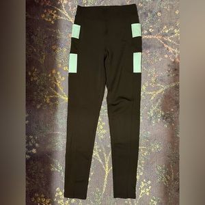 Pop fit leggings with side pockets